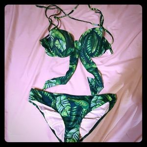Green leaf bikini